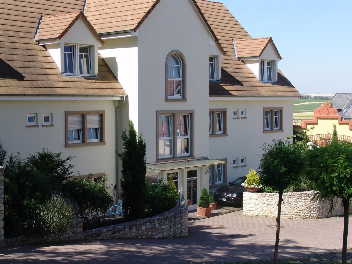 Landhotel Schloss Soergenloch エクステリア 写真